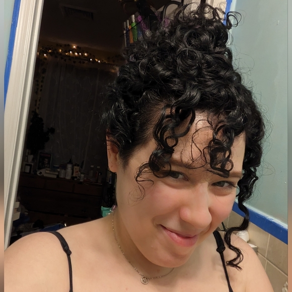 Meet your Posher, Samantha - Picture 2 of 3